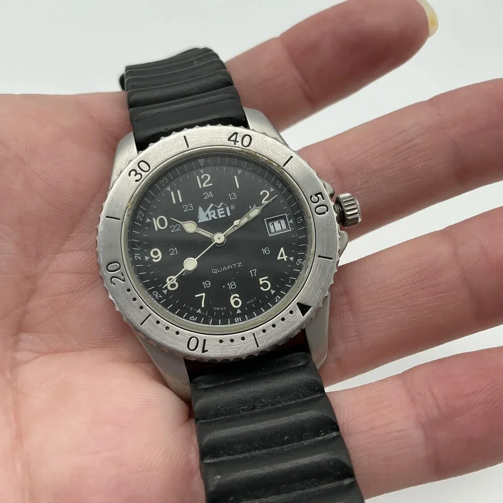 REI Mens Watch 36mm Silver TOneBlack Dial Swiss Diver Rubber 100M New Battery